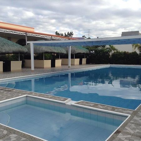 Ukl Ever Resort Hotel Laoag Kültér fotó